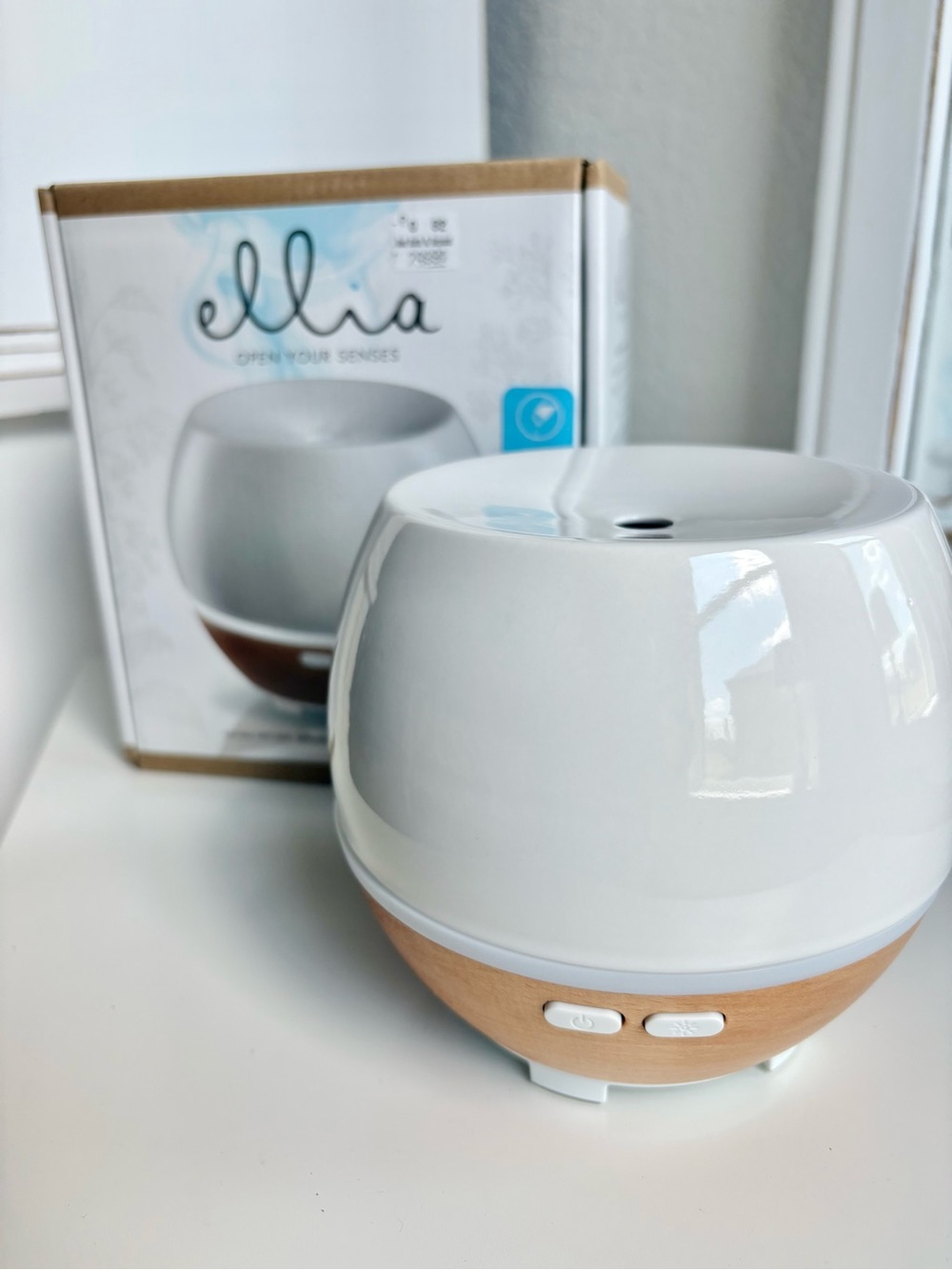 White and Wood Aromatherapy Diffuser